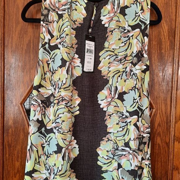 NWT BCBG MaxAzria Tulip Top - Picture 9 of 16